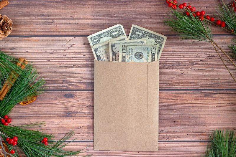 7 Tips to Save for Debt-Free Christmas